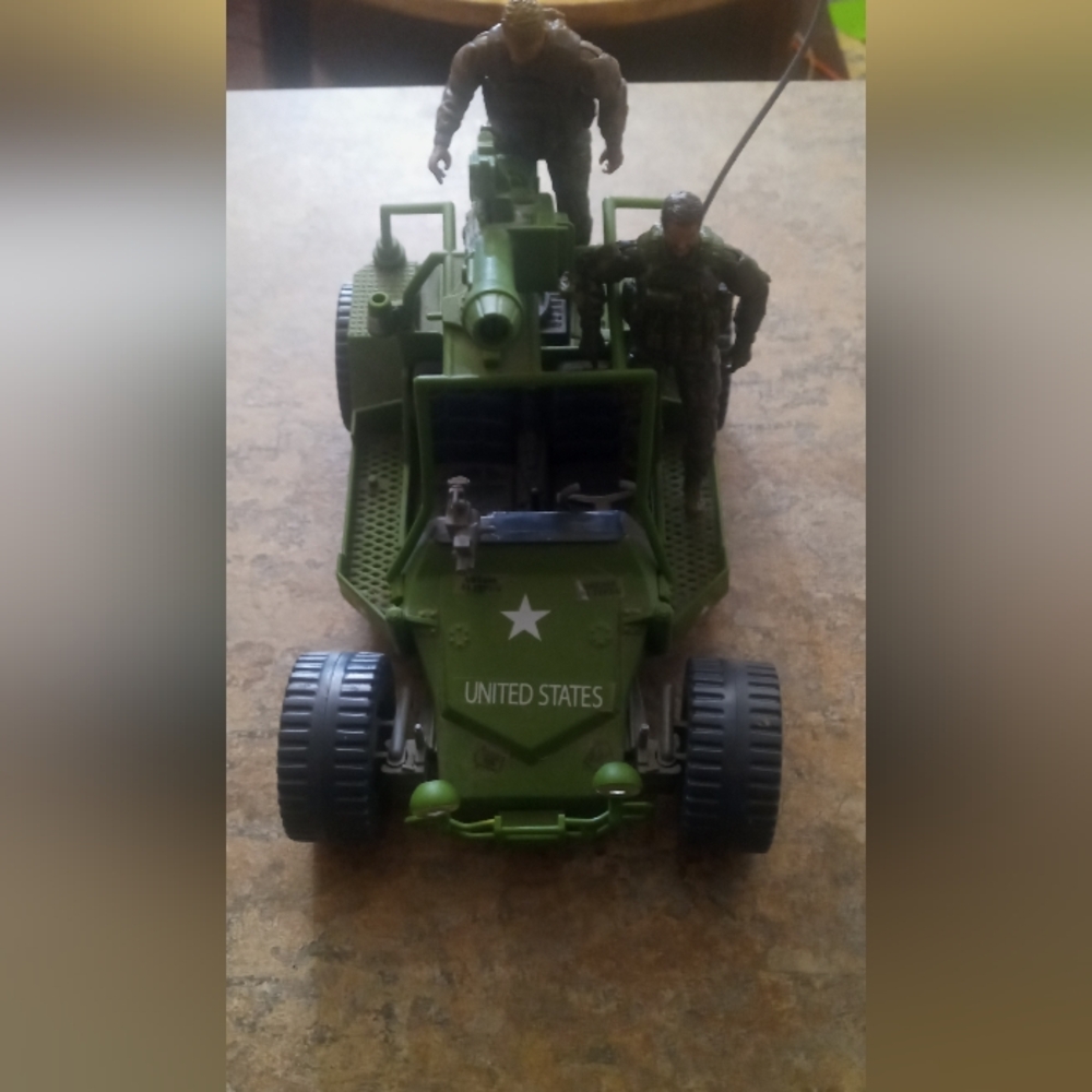 Gi joe AWE striker Military Toy Vehicle with Action Figures 1985